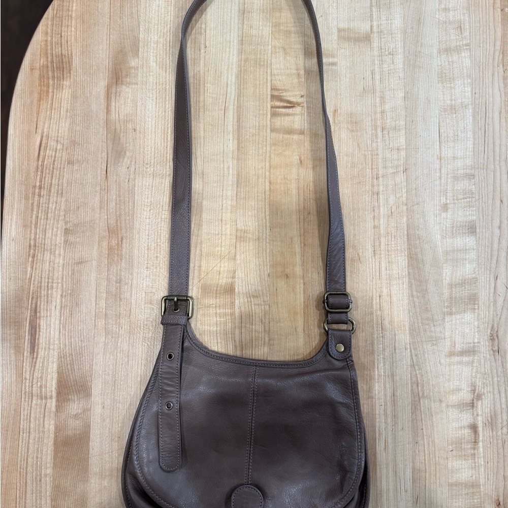 Everyday Brown Leather Crossbody Bag with Adjustable Strap - Picture 3 of 7